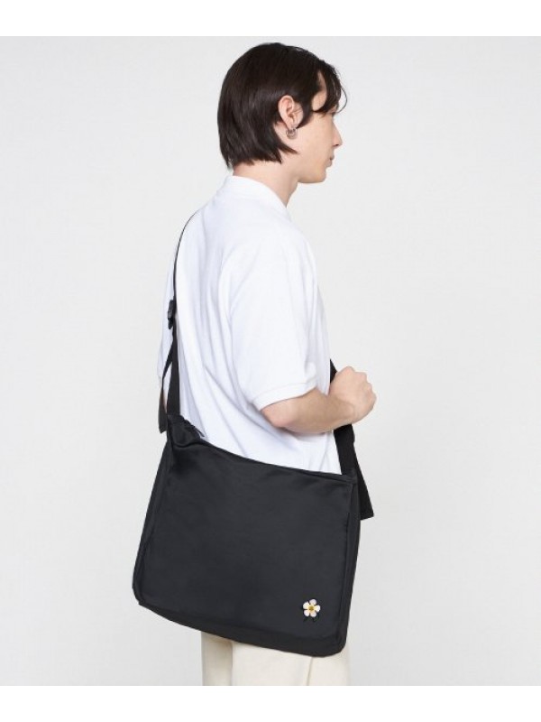 [BAG&ACC] Drawing Flower Smile Embroidery Cross Curved Messenger Bag_Black