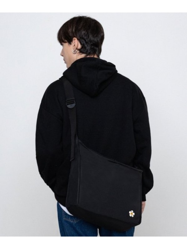 [BAG&ACC] Drawing Flower Smile Embroidery Cross Curved Messenger Bag_Black